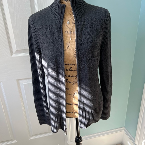 Women’s Eddie Bauer Sweater - Picture 5 of 10